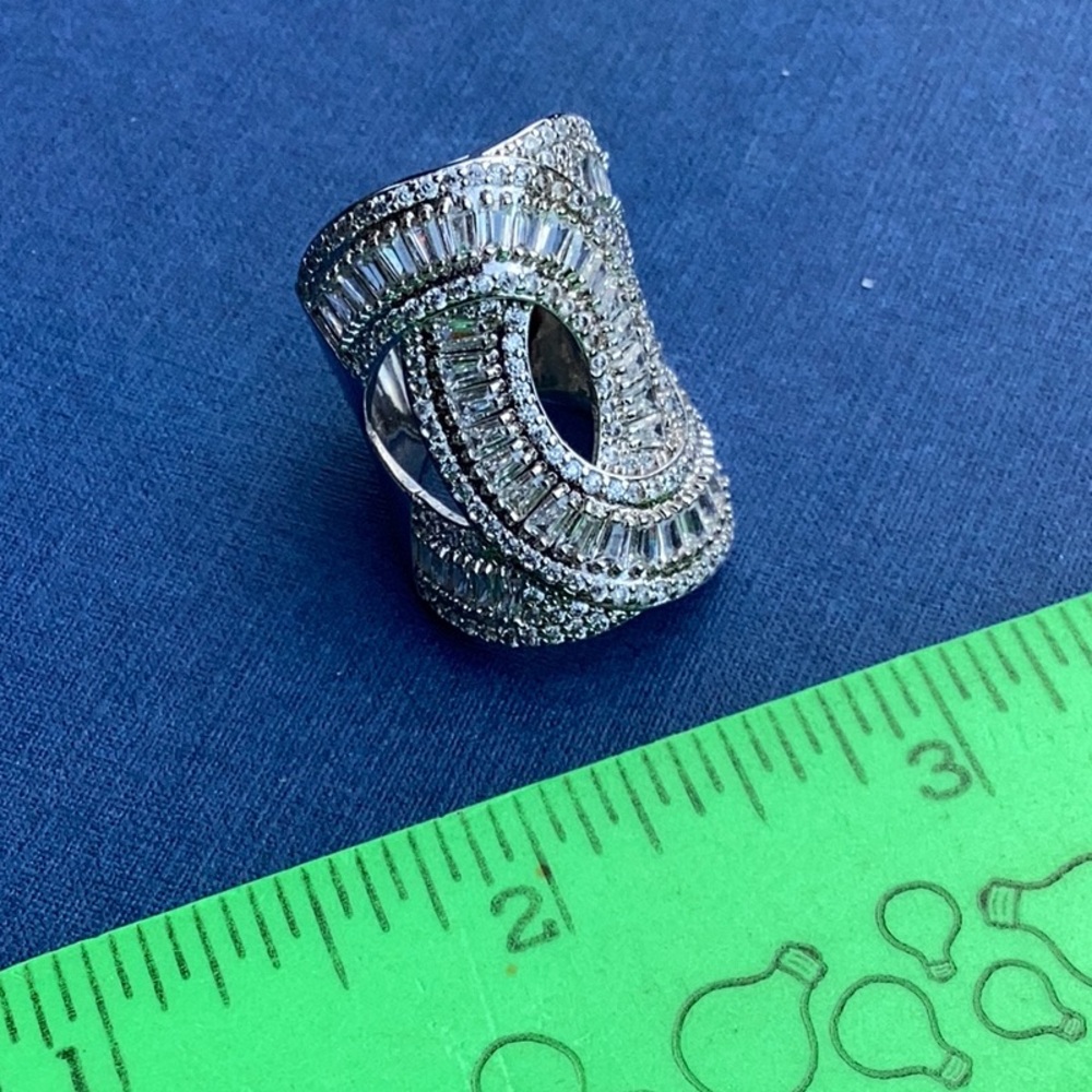 💍 BAGUETTE LOVE KNOT BLING SPIRAL COCKTAIL RING  NWOT